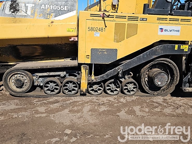2012-caterpillar-ap-1055e-image-16