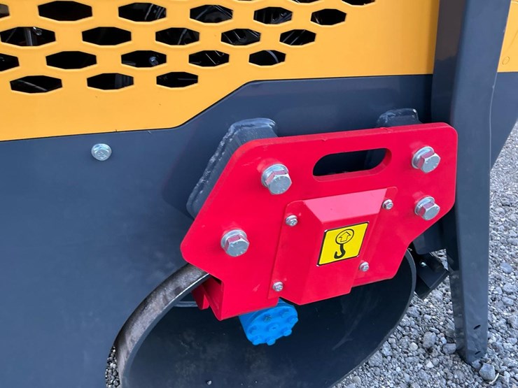 #1253-•-unused-future-ft1000-ride-on-road-roller-image-20