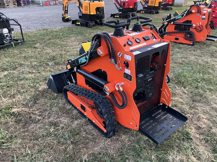 #1002-•-unused-future-ft36c-skid-steer-loader-image-3