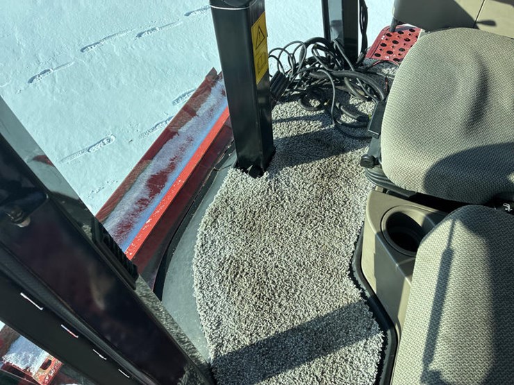 2010-case-ih-6088-image-96