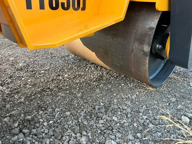 #1252-•-unused-future-ft850-ride-on-road-roller-image-18