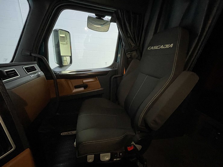 #6223-•-2022-freightliner-cascadia-semi-truck-(title-in-delay)-image-67
