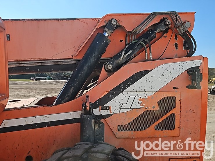 2013-sky-trak-10054-image-17