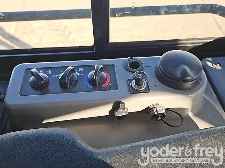 2021-komatsu-d51pxi-24-image-32