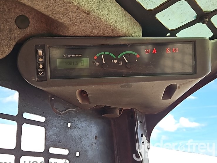 2016-deere-317g-image-31