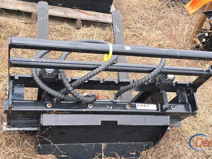 mini-skid-steer-hydraulic-adjustable-forks-image-3