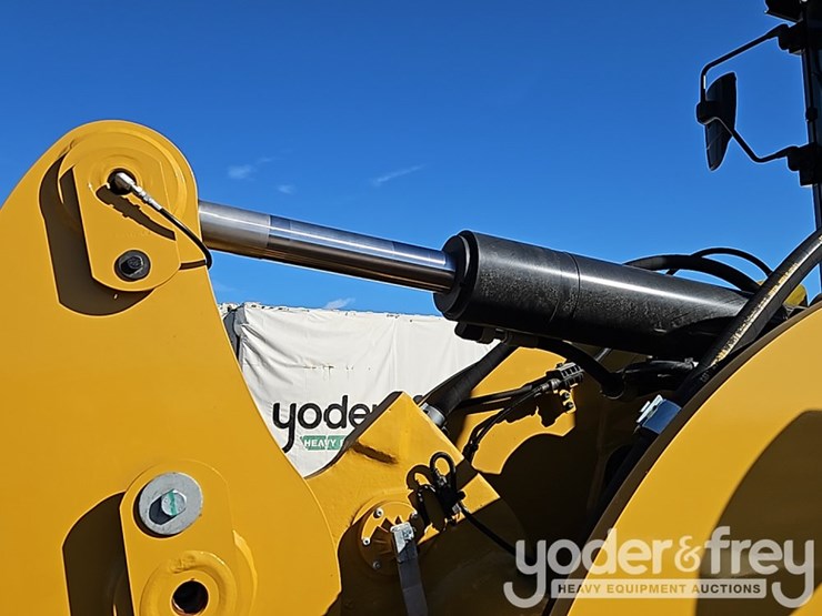 2026-caterpillar-926-image-16