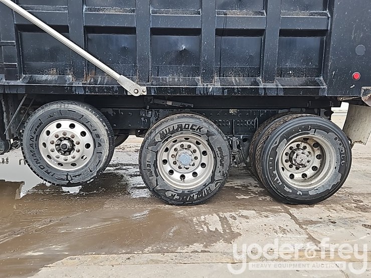 2021-peterbilt-567-image-14