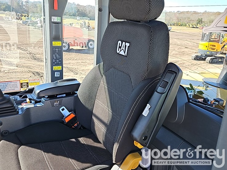 2026-caterpillar-926-image-26