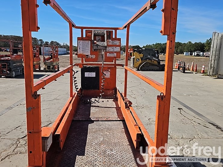 2016-jlg-1930es-image-13