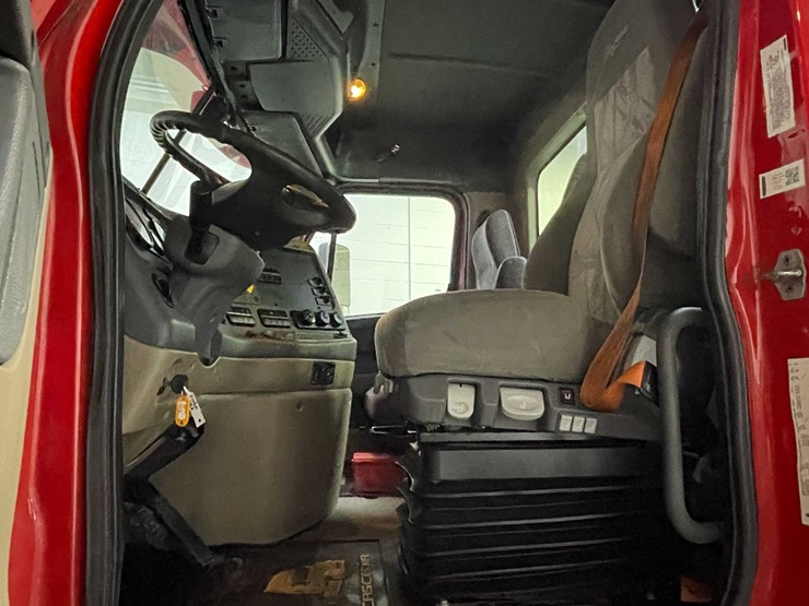 #6227-•-2018-freightliner-cascadia-day-cab-semi-truck-(title-in-delay)-image-79