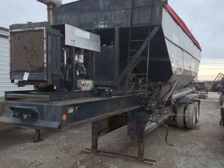 adams-semi-dry-fertilizer-tender-with-engine,-side-auger-unload-image-1
