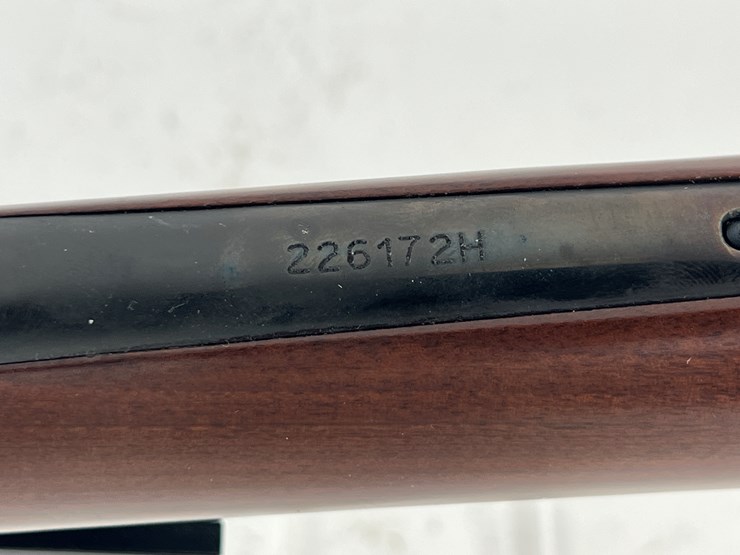 #39-•-#1422-•-henry-repeating-arms-co.,-classic-lever-action-rifle-22-lr-image-5