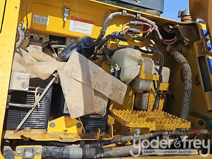 2022-komatsu-d61px-24-image-26