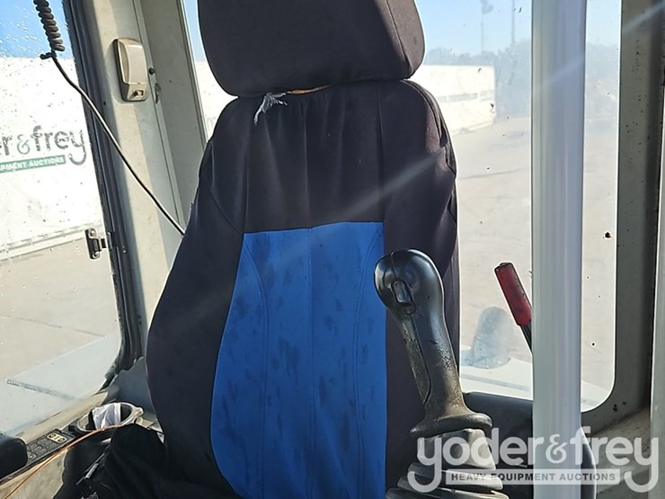 2012-takeuchi-tb250-image-31