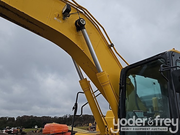 2021-komatsu-pc210-lc-11-image-21