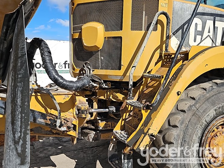 2016-caterpillar-725c2-image-9