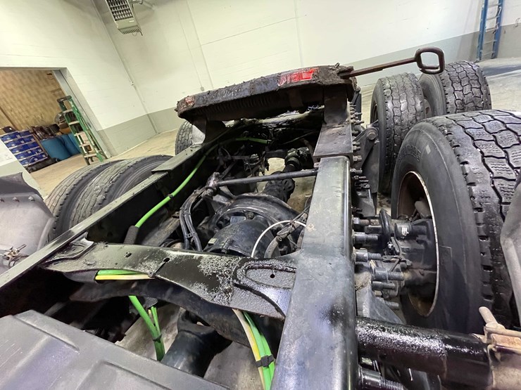 #6227-•-2018-freightliner-cascadia-day-cab-semi-truck-(title-in-delay)-image-64