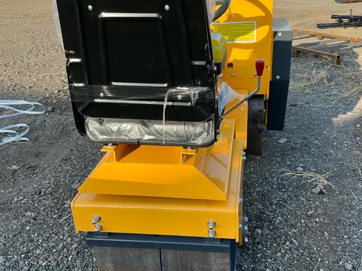 #1252-•-unused-future-ft850-ride-on-road-roller-image-4