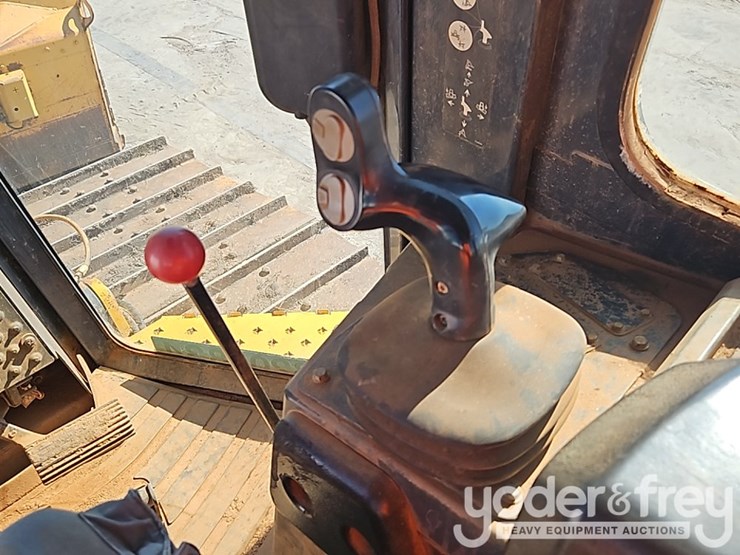 2017-deere-700k-lgp-image-31