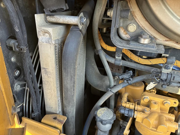 2016-caterpillar-d6n-lgp-image-61