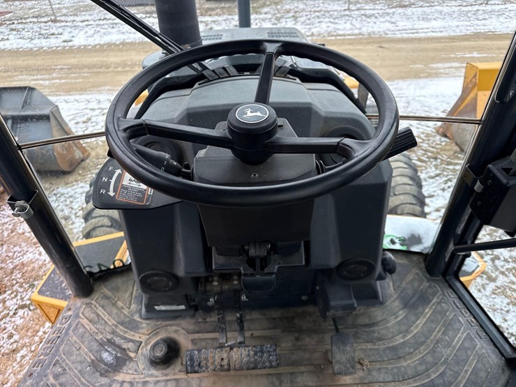 2022-john-deere-310-image-13