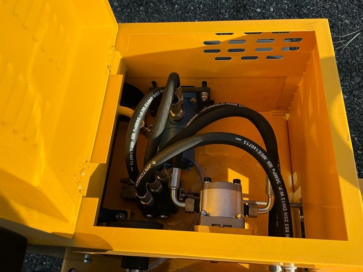 #1252-•-unused-future-ft850-ride-on-road-roller-image-22