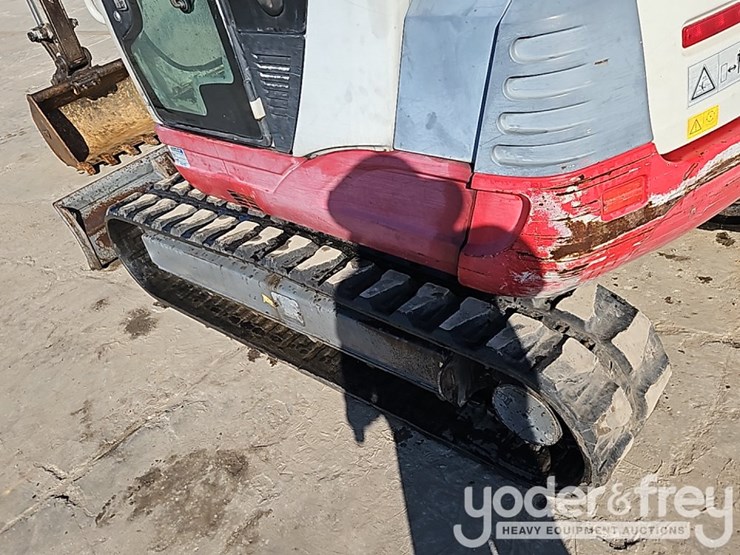 2012-takeuchi-tb250-image-27