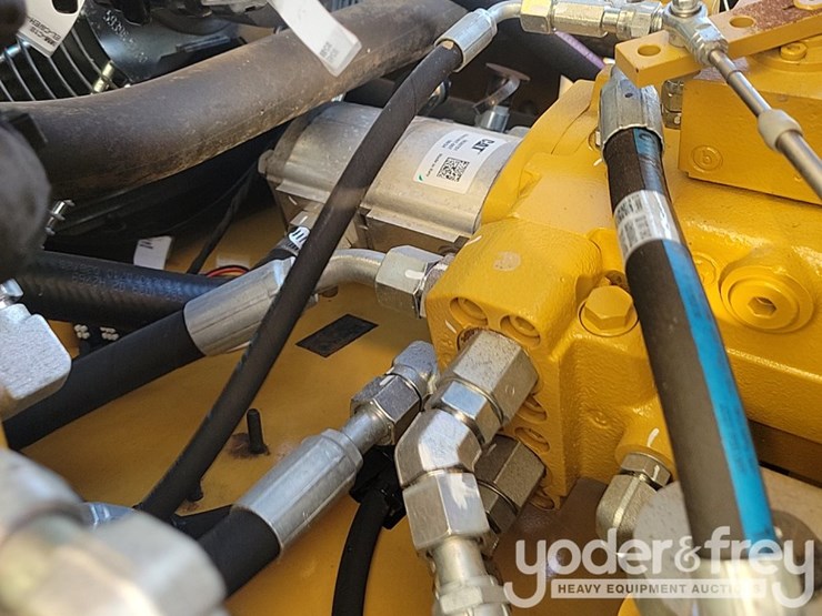 2025-caterpillar-cb4.0-image-19