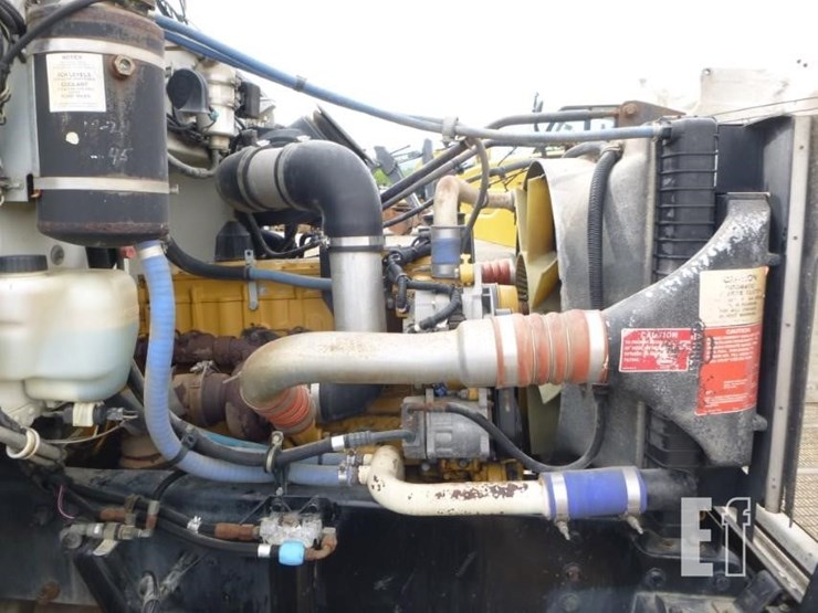 2000-peterbilt-330-image-23