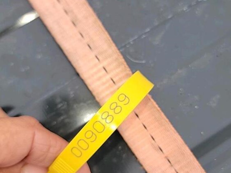 (60)-pieces-of-metal-siding-in-2-bundles-image-4