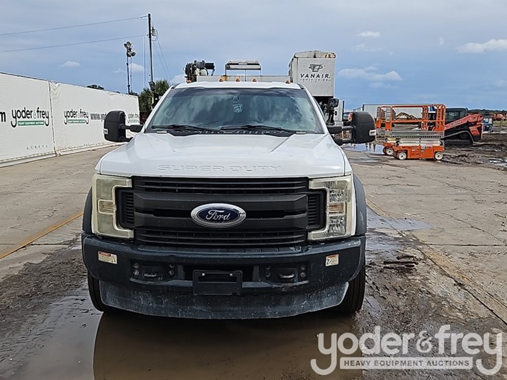 2017-ford-f550-image-10
