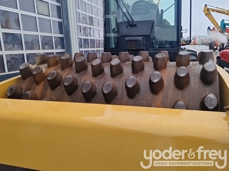 2011-caterpillar-cp64-image-10