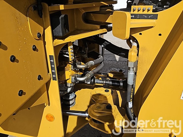 2026-caterpillar-930-image-14