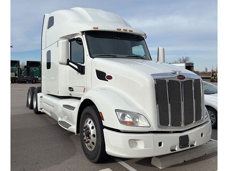 2021-peterbilt-579-image-2