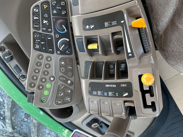 john-deere-8225r-image-14