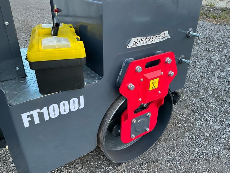 #1253-•-unused-future-ft1000-ride-on-road-roller-image-12