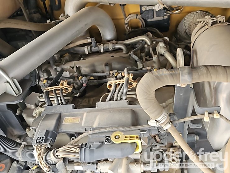 2017-caterpillar-tl642d-image-23
