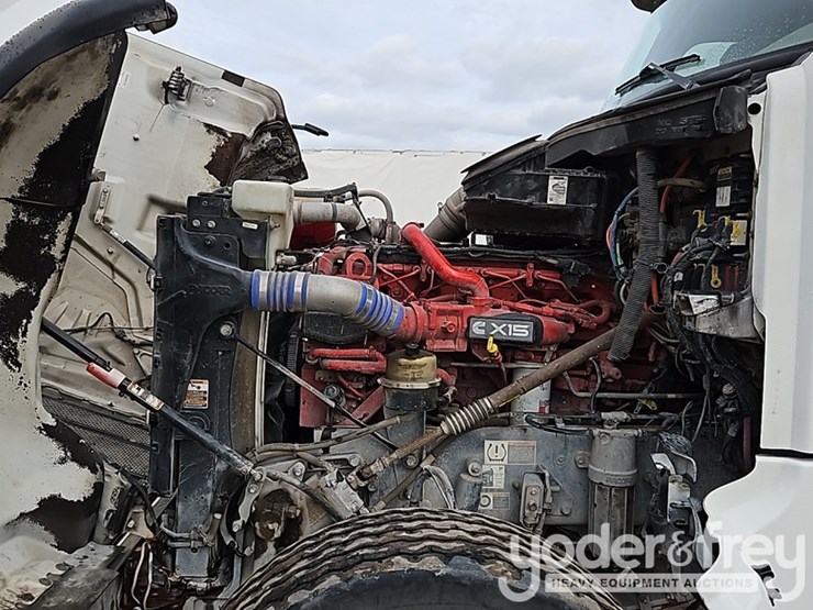 2021-peterbilt-567-image-19