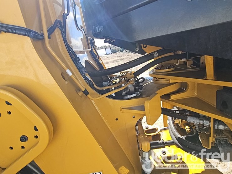 2026-caterpillar-930-image-25