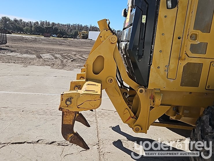 2013-caterpillar-140m2-image-22