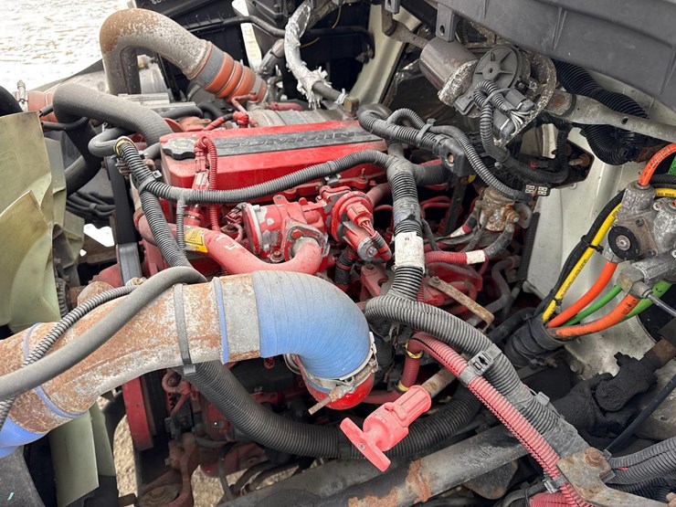 2018-international-durastar-4300-image-10