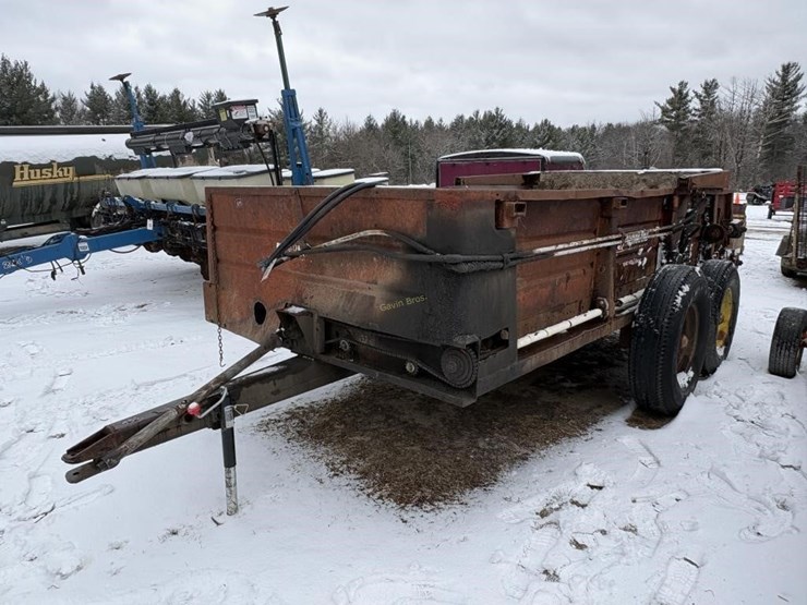 farmhand-manure-spreader-image-1