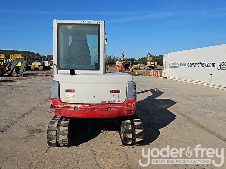 2012-takeuchi-tb250-image-28
