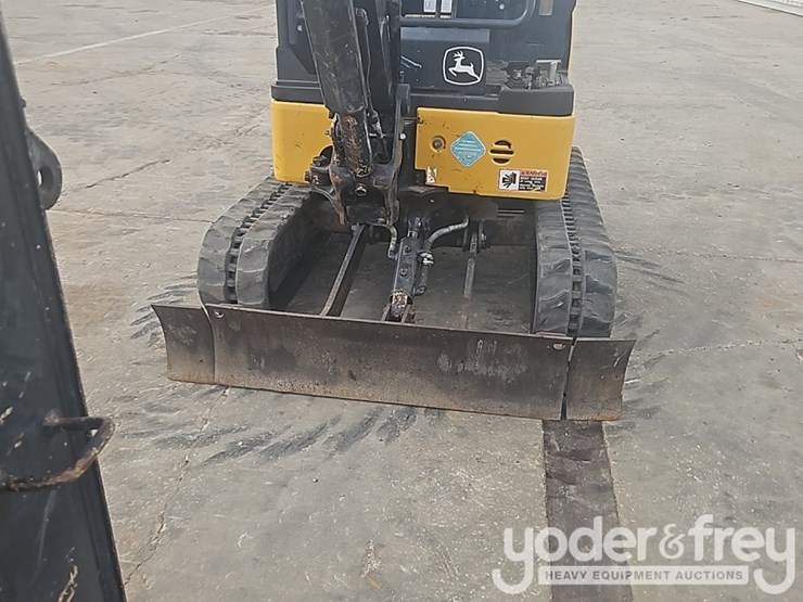 2018-deere-17g-image-24