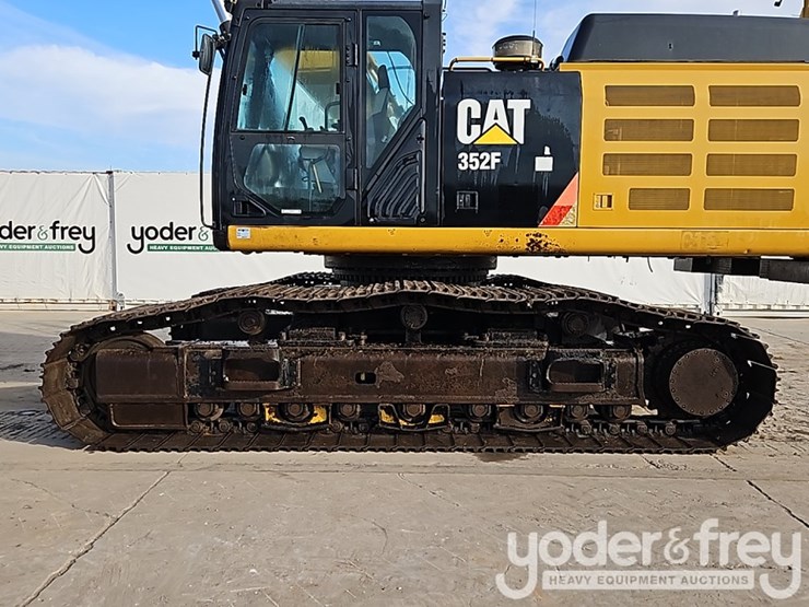 2019-caterpillar-352fl-image-24