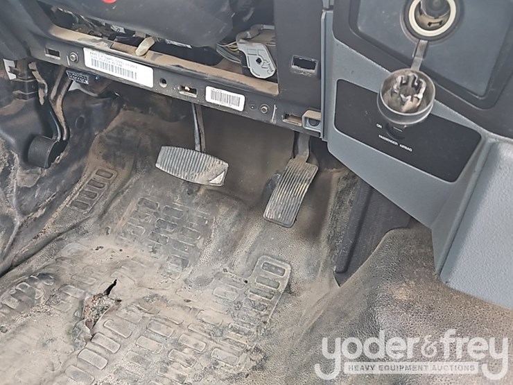 2016-ford-f550-image-39