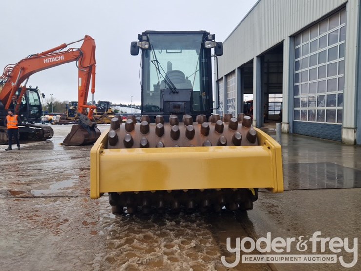 2011-caterpillar-cp64-image-8