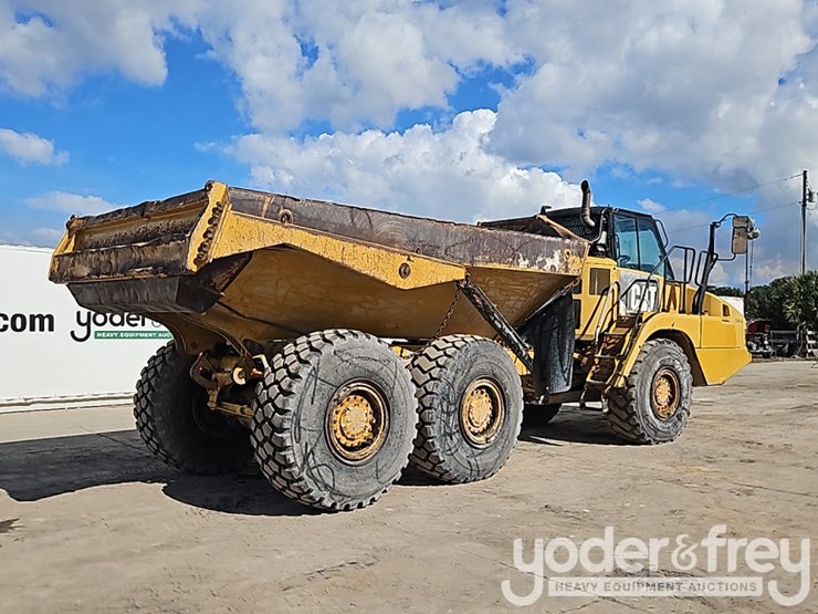 2016-caterpillar-725c2-image-4