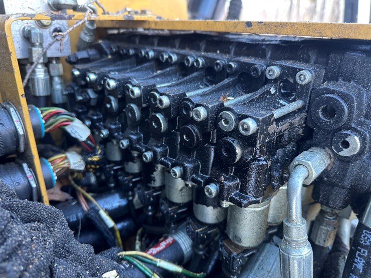 2017-caterpillar-501-hd-image-52